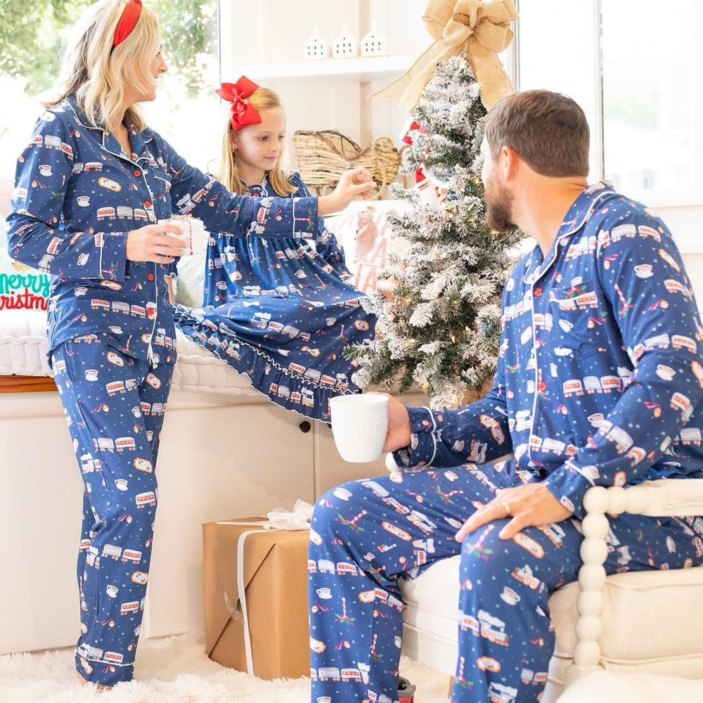 Shrimp and grits kids polar train ride pajamas women’s small
